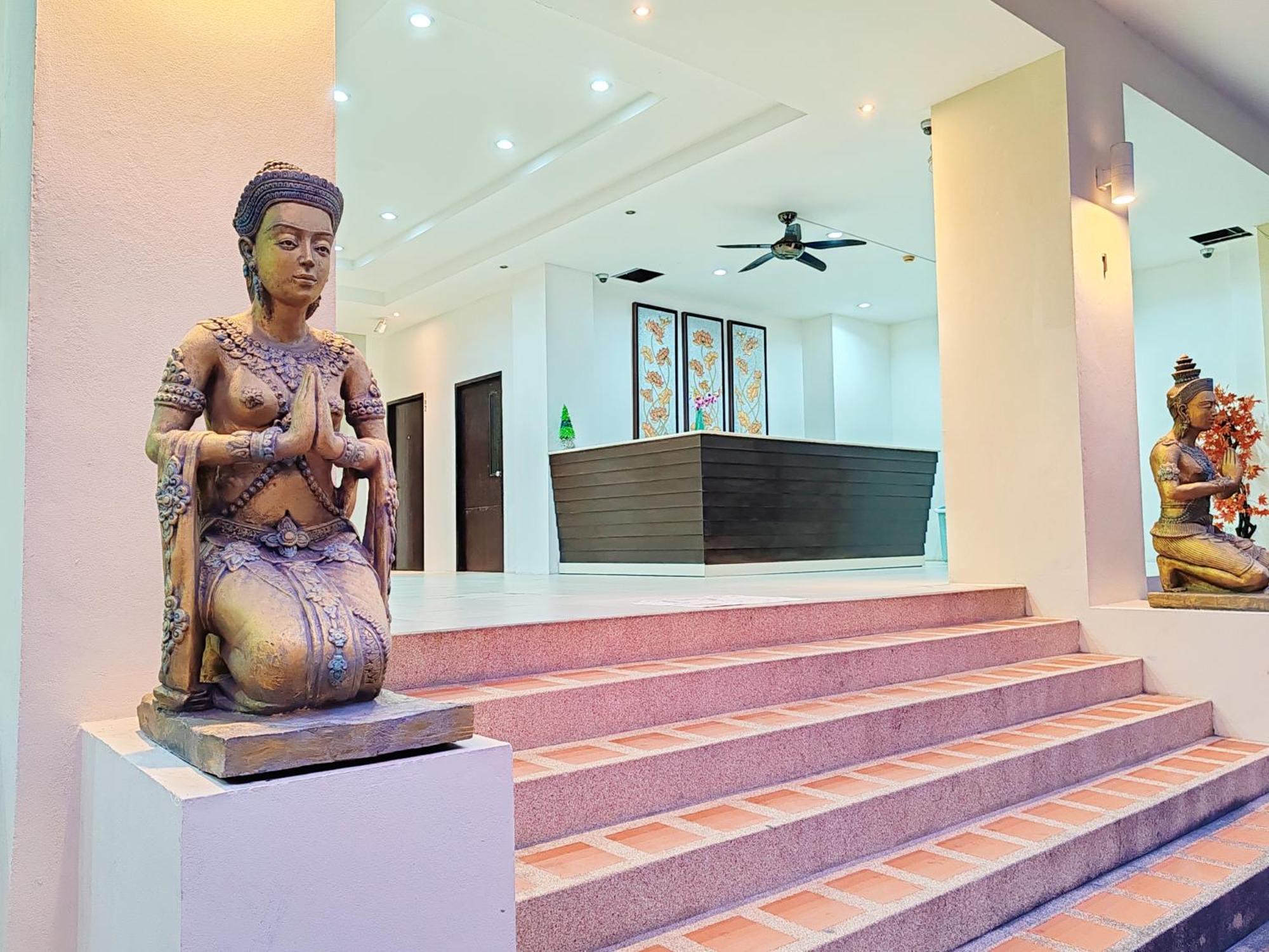 Harmony Patong Hotel Exterior foto