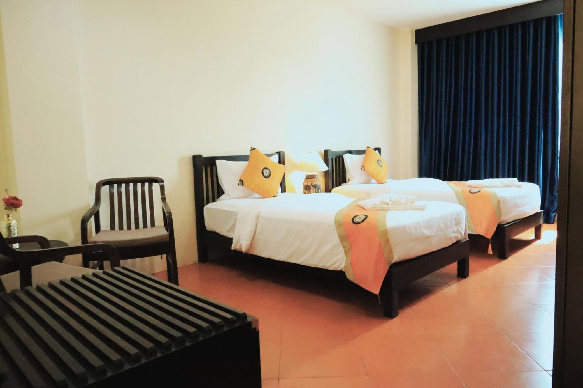 Harmony Patong Hotel Exterior foto
