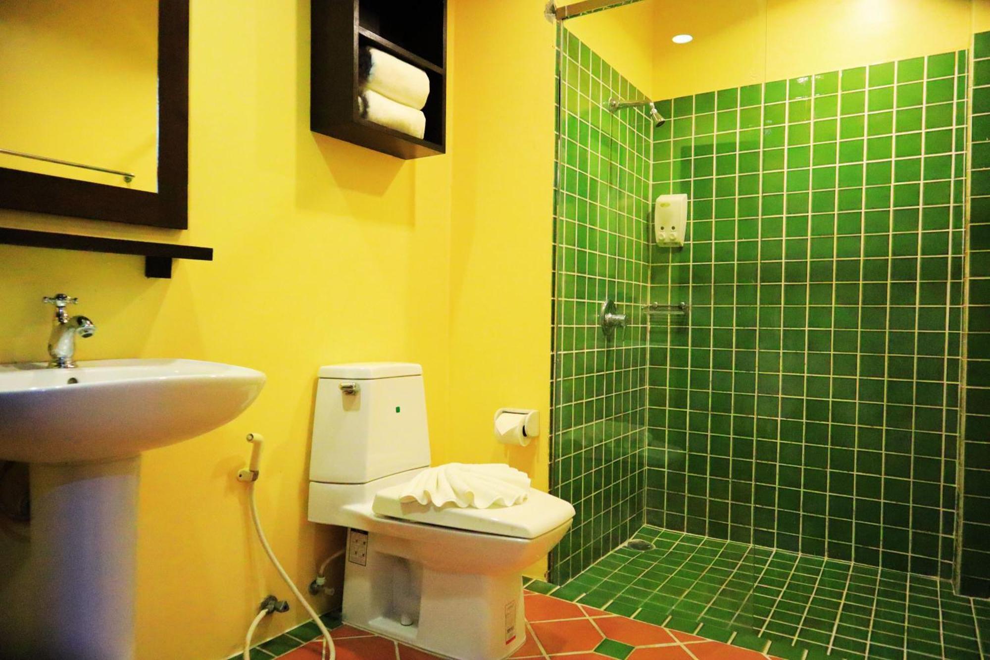 Harmony Patong Hotel Exterior foto