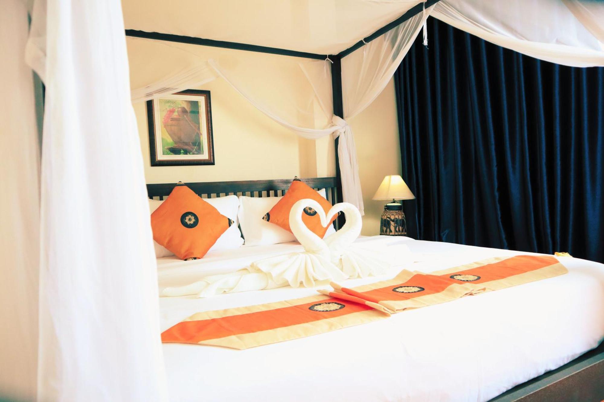 Harmony Patong Hotel Exterior foto