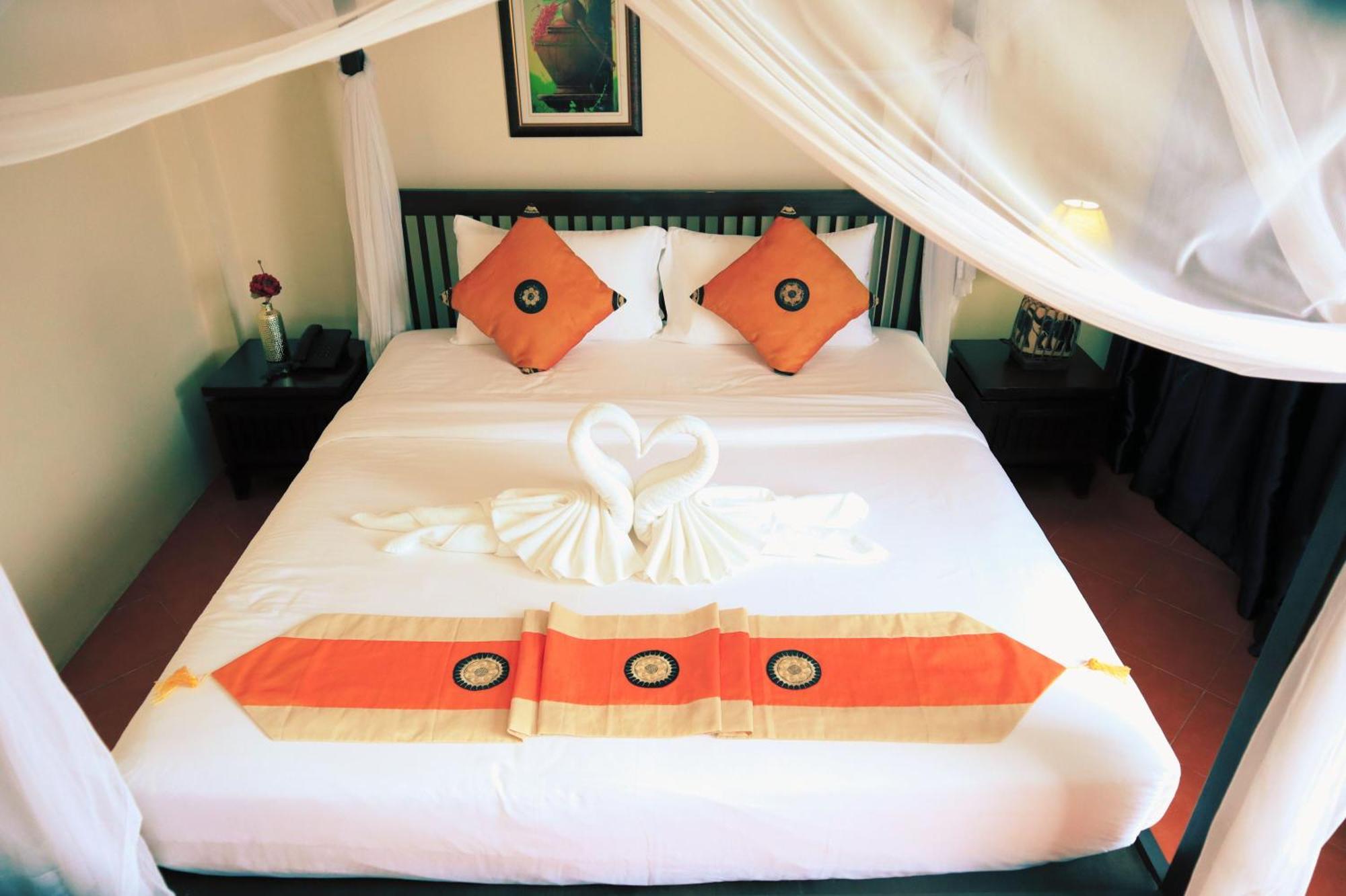 Harmony Patong Hotel Exterior foto
